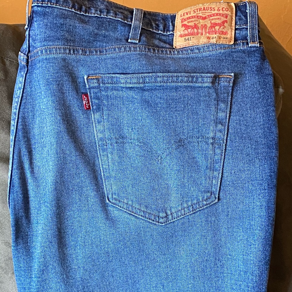 Levi athletic 541 stretch jeans